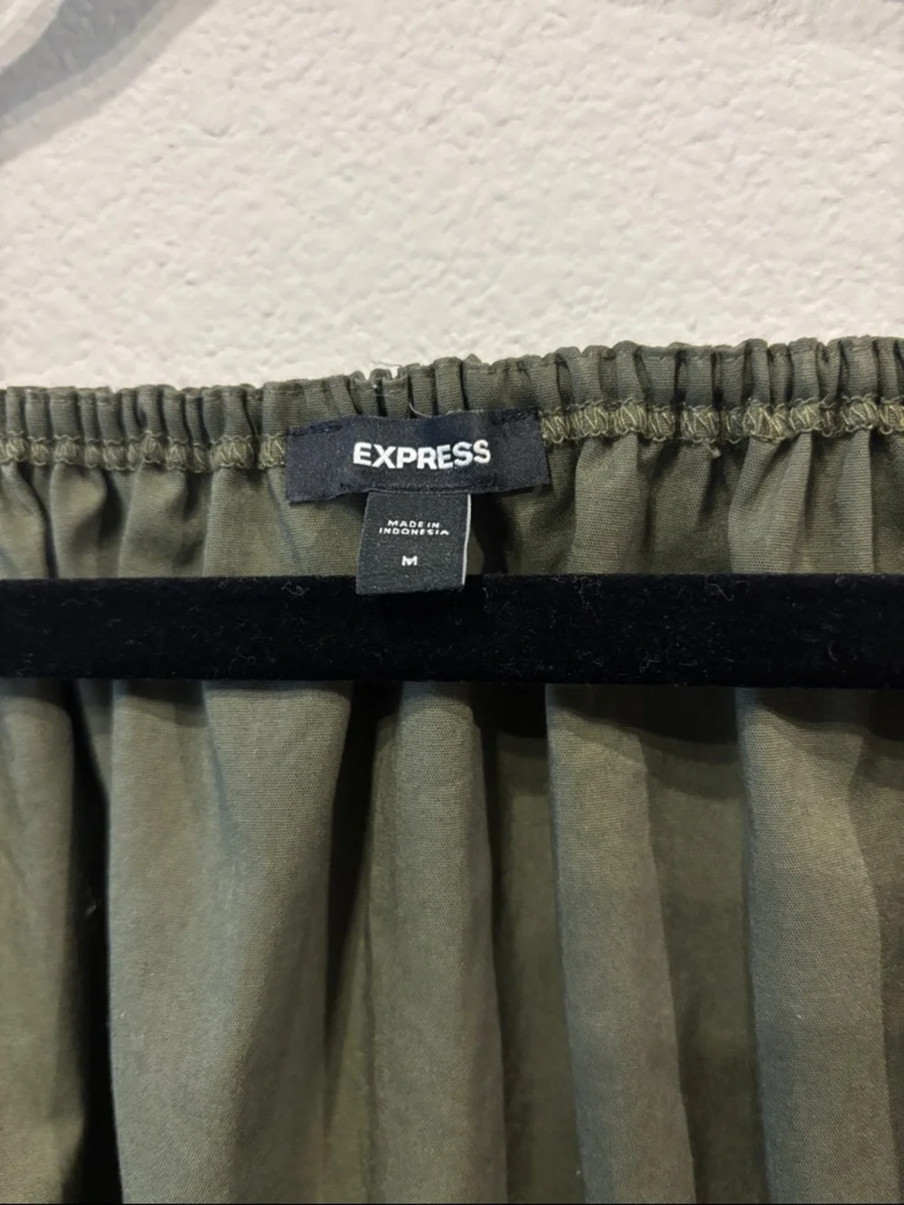 Express Olive Green Cropped Smocked Tank Top Size M - Picture 2 of 3